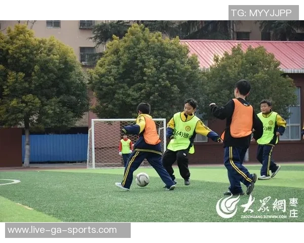 营造浓厚校园足球氛围助力学生全面发展与身心健康成长 营造浓厚校园足球氛围助力学生全面发展与身心健康成长