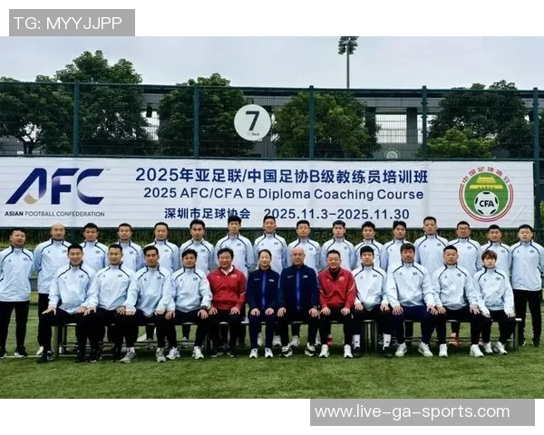足球场上的明星球员与教练团队全解析 足球场上的明星球员与教练团队全解析